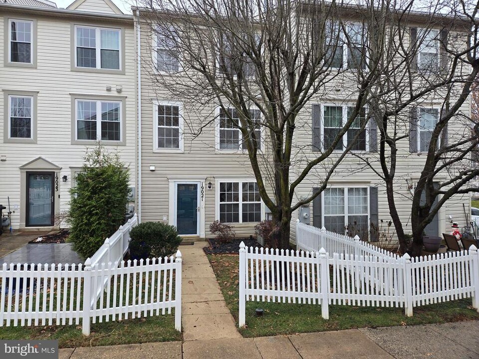 19021 Lark Song Terrace in Germantown, MD - Building Photo