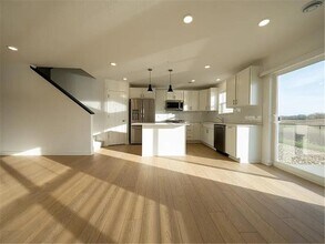 1073 Jubert Dr in Medina, MN - Building Photo - Building Photo