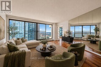 55 Harbour St in Toronto, ON - Building Photo - Building Photo