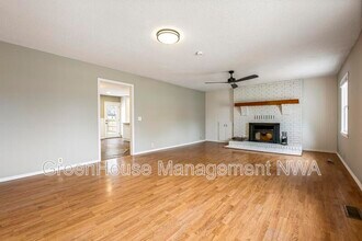 713 NW 6th St in Bentonville, AR - Building Photo - Building Photo