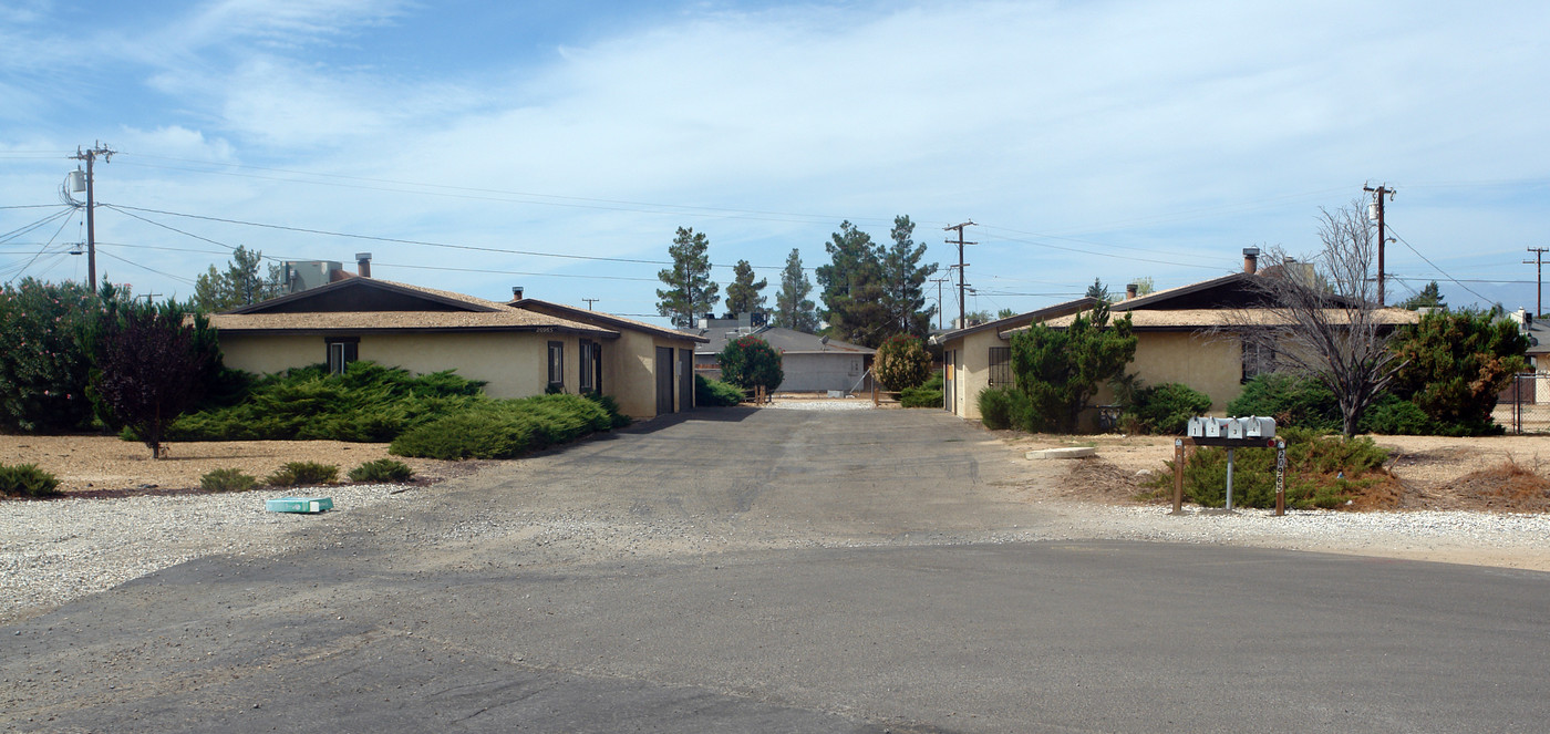 20965 Geronimo Rd in Apple Valley, CA - Building Photo