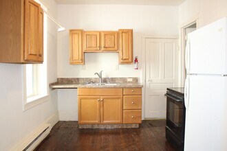 118 W Main St in Windsor, PA - Building Photo - Building Photo