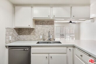 327 Chestnut Ave in Long Beach, CA - Building Photo - Building Photo