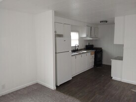 15770 E Colfax Ave in Aurora, CO - Building Photo