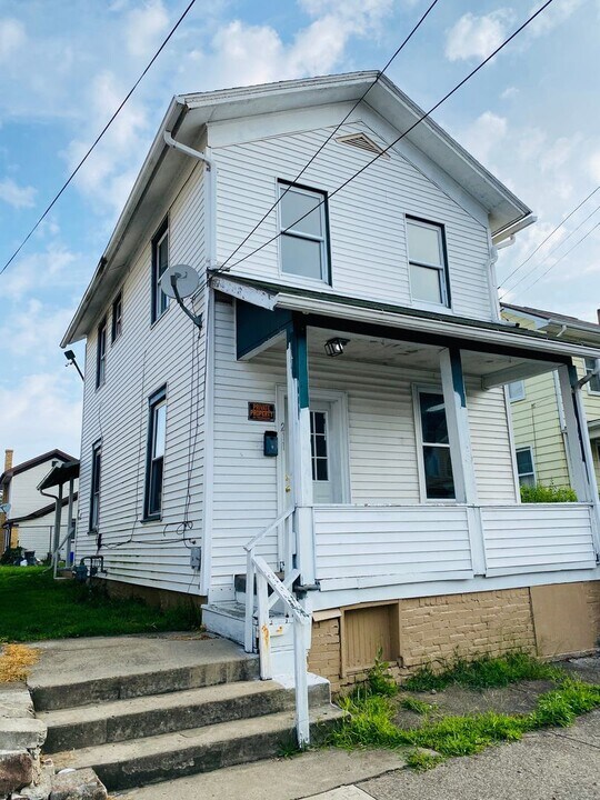 211 E Home St in New Castle, PA - Building Photo