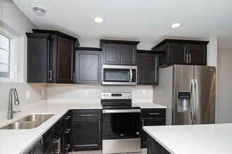 121 Sleeper Wy in Bismarck, ND - Building Photo - Building Photo