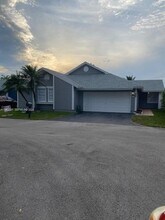10304 SW 139th Pl in Miami, FL - Building Photo - Building Photo