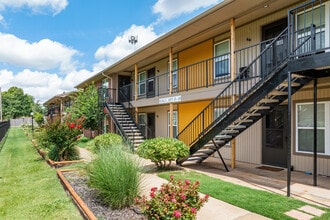 Grand Off Western in Oklahoma City, OK - Building Photo - Building Photo