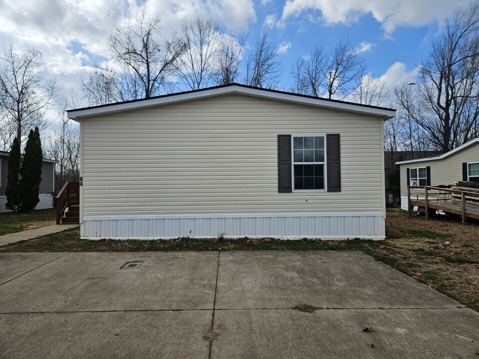 64 Lynnwood Cir in Clarksville, TN - Building Photo