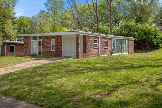 1564 N Jackson Ave in University City, MO - Building Photo - Building Photo