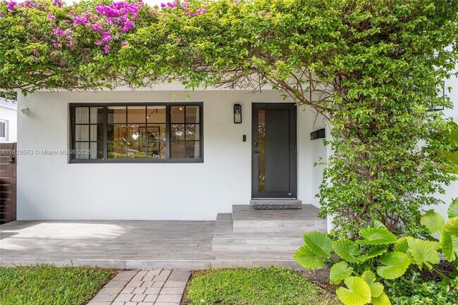 235 NE 90th St in El Portal, FL - Building Photo - Building Photo