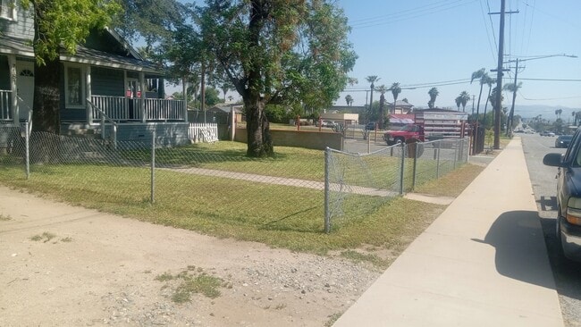 7181 Palm Ave in Highland, CA - Building Photo - Building Photo