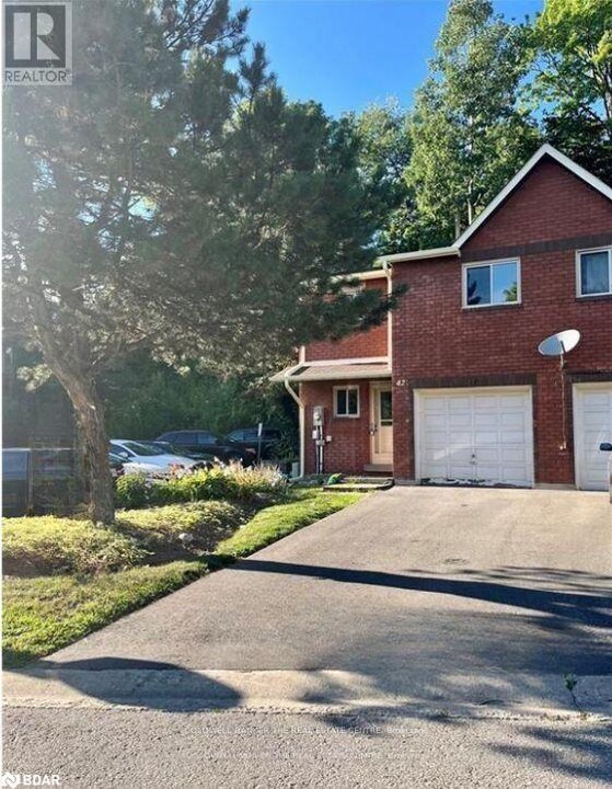 42 Shadowood Rd in Barrie, ON - Building Photo