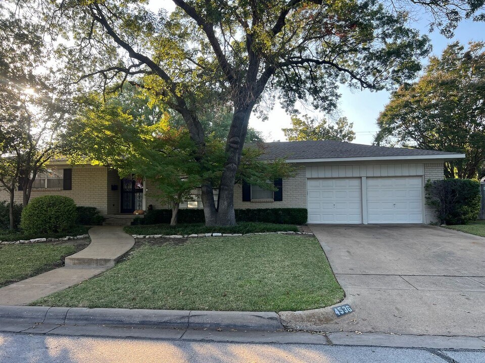 4536 Cloudview Rd in Fort Worth, TX - Building Photo