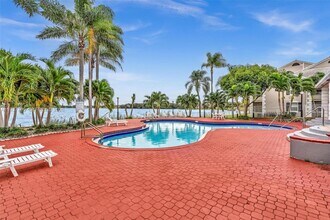 2831 N Oakland Forest Dr in Oakland Park, FL - Building Photo - Building Photo