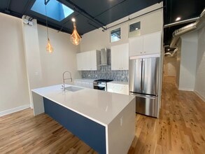 326 N Michigan Ave, Unit 3N in Chicago, IL - Building Photo - Building Photo
