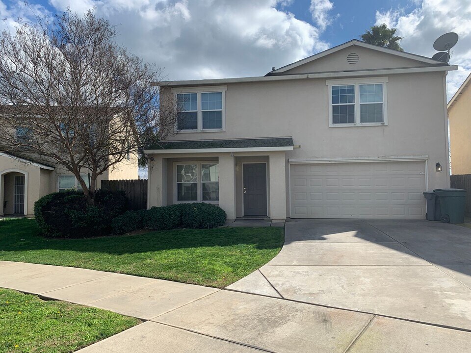 1118 Solstice Ave in Merced, CA - Building Photo