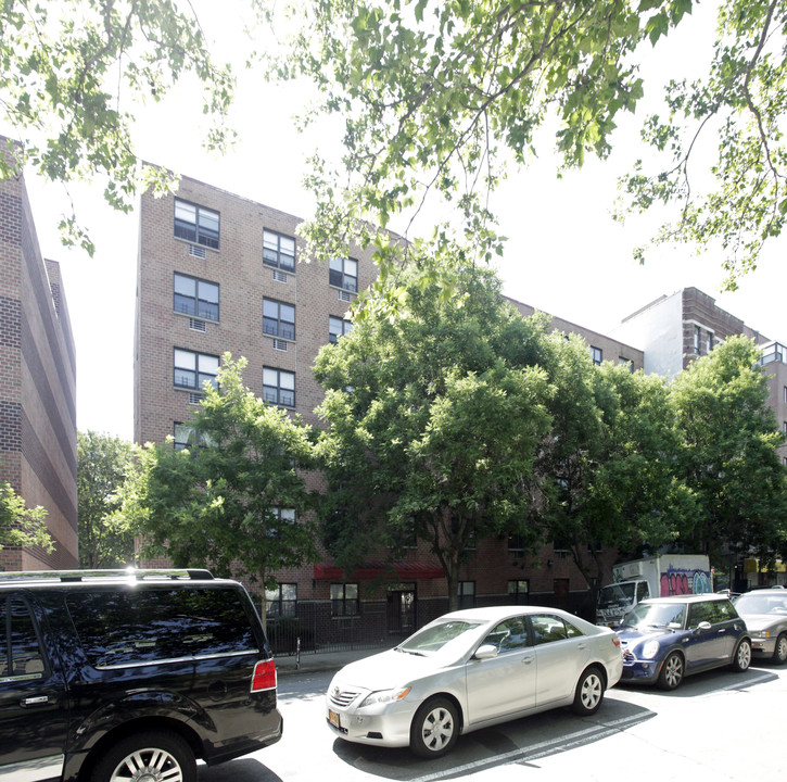 The Harriet and Jeanette Weinberg Residence in New York, NY - Building Photo