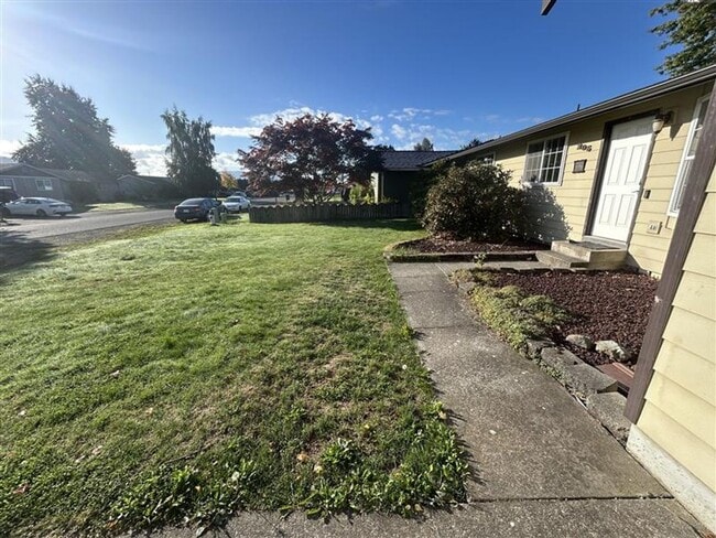 206 Blair Dr in Everson, WA - Building Photo - Building Photo