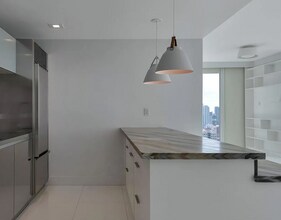 1040 Biscayne Blvd, Unit 3307 in Miami, FL - Building Photo - Building Photo