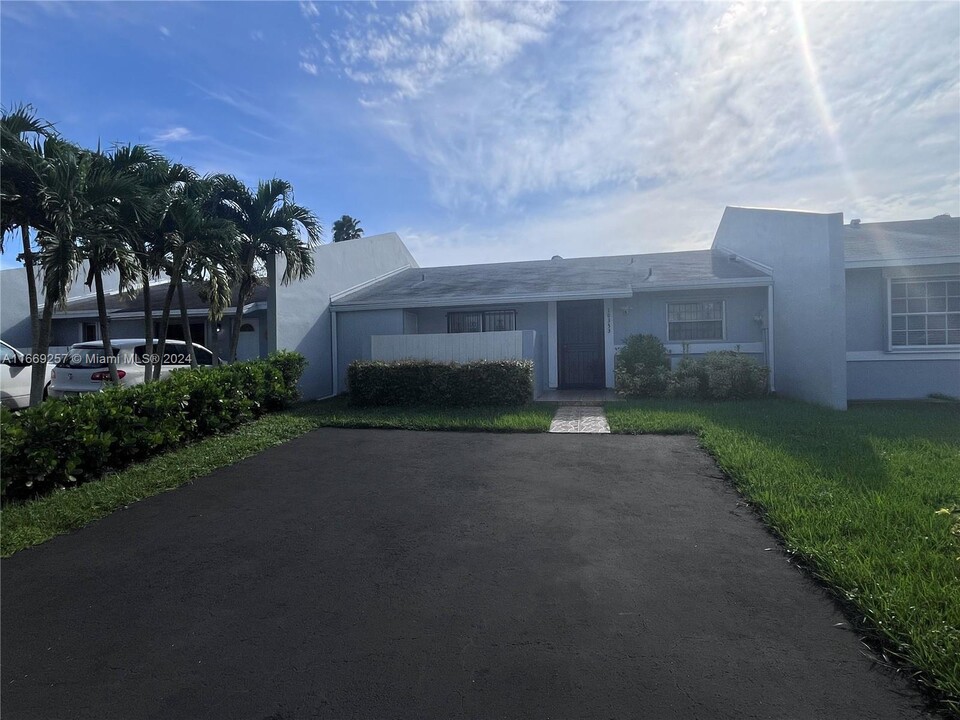 10353 SW 209th Ln in Cutler Bay, FL - Building Photo