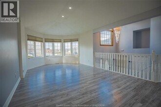 569 Cabana Road E in Windsor, ON - Building Photo - Building Photo