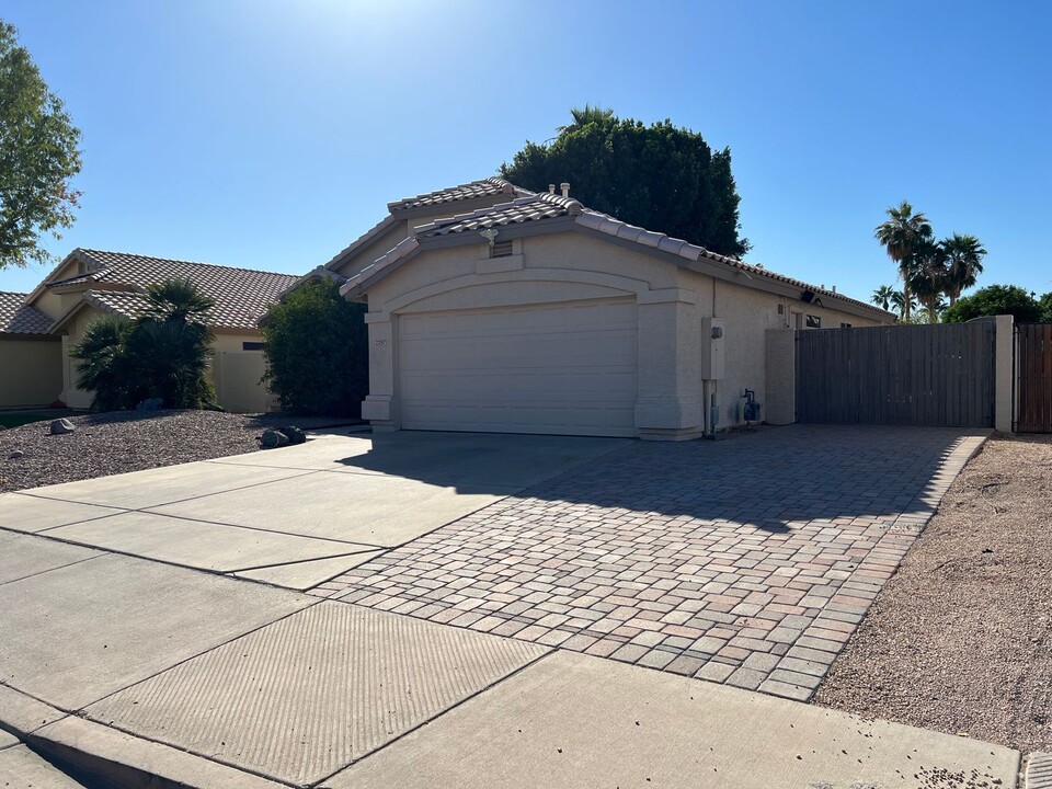 2297 E Marlene Dr in Gilbert, AZ - Building Photo