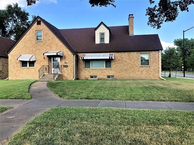 property at 102 N Oakdale Ave