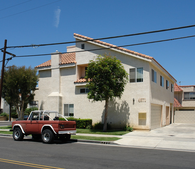 4571-4581 Pearce St in Huntington Beach, CA - Building Photo - Building Photo