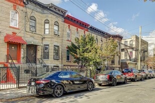 346 Montauk Ave. in Brooklyn, NY - Building Photo