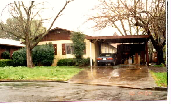 32-34 Warner Ct in San Rafael, CA - Building Photo - Building Photo