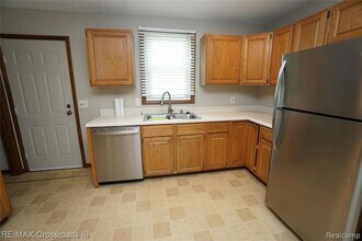 43373 Alva Dr in Belleville, MI - Building Photo - Building Photo