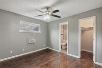 4811 Oakland St photo'
