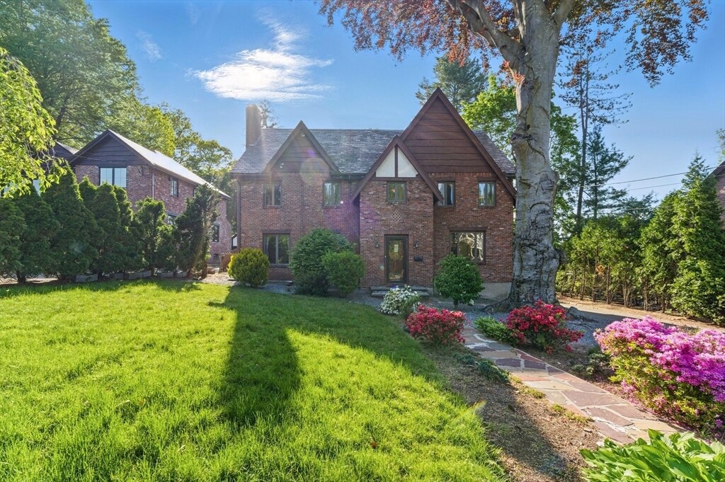 15 Park Ave in Newton, MA - Building Photo
