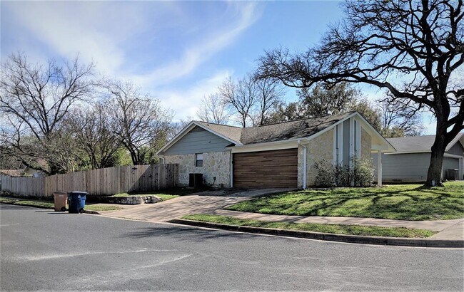 11705 Natrona Dr in Austin, TX - Building Photo - Building Photo