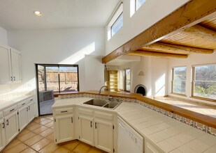 1876 Brillante Ln in Santa Fe, NM - Building Photo - Building Photo