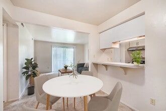 Irish Hills Apartments in South Bend, IN - Foto de edificio - Building Photo