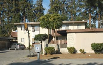 929 Ravenscourt Avenue in Campbell, CA - Foto de edificio - Building Photo