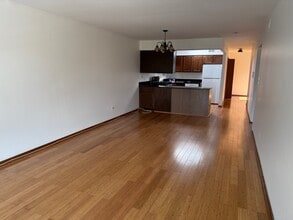 7427 N Western Ave in Chicago, IL - Foto de edificio - Building Photo