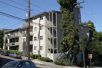 585 Macarthur Blvd in Oakland, CA - Foto de edificio - Building Photo