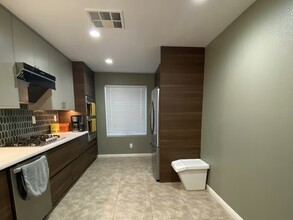 5806 W Agate Ave in Las Vegas, NV - Building Photo - Building Photo