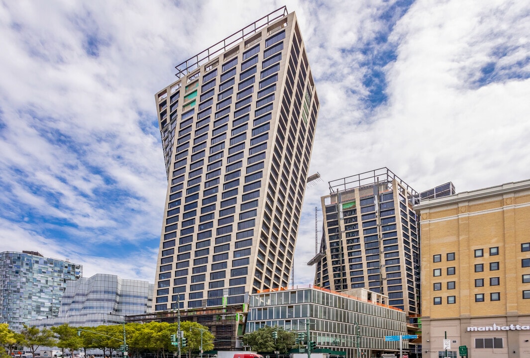 One High Line in New York, NY - Building Photo