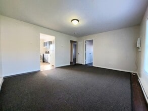 308 Wilshire Dr in Sandwich, IL - Building Photo - Building Photo