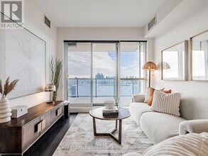 27 McMahon Dr in Toronto, ON - Building Photo - Building Photo