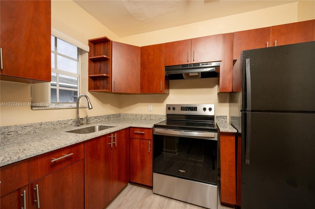 340 NE 82nd St, Unit 1 in Miami, FL - Foto de edificio