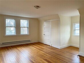 242 S Main St in Cheshire, CT - Building Photo - Building Photo