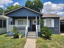1427 Hays St in San Antonio, TX - Building Photo