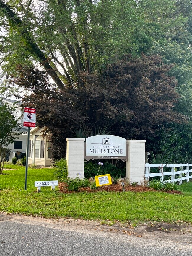 1200 Jasper St in Cantonment, FL - Building Photo - Building Photo
