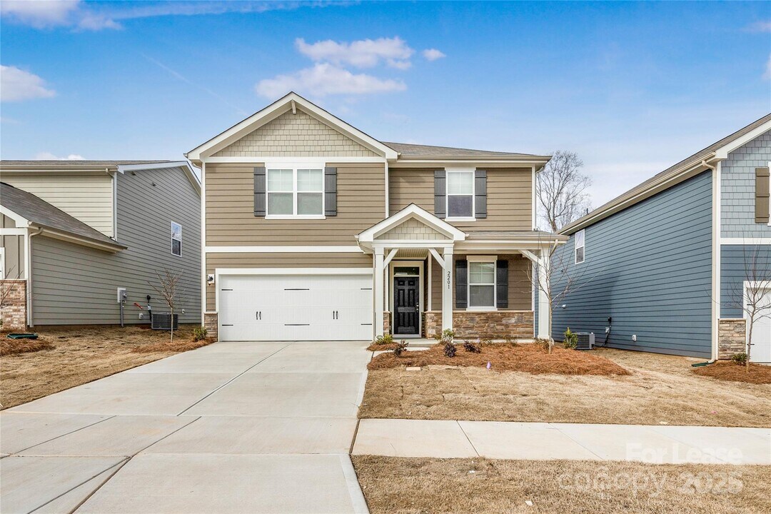 2201 Lavender Mdws Ct in Monroe, NC - Building Photo