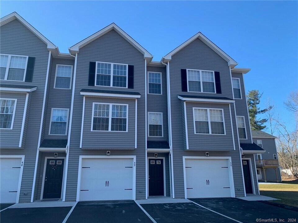 27 Tridell Dr, Unit 46 in Southington, CT - Foto de edificio